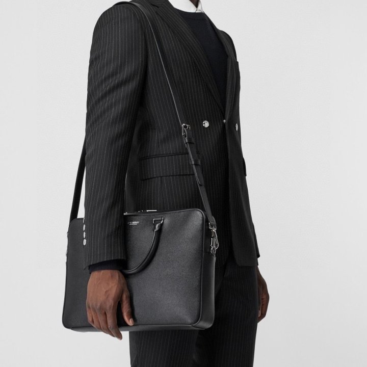 26SS  버버리 로고 블랙 레더 서류 가방  (최상급