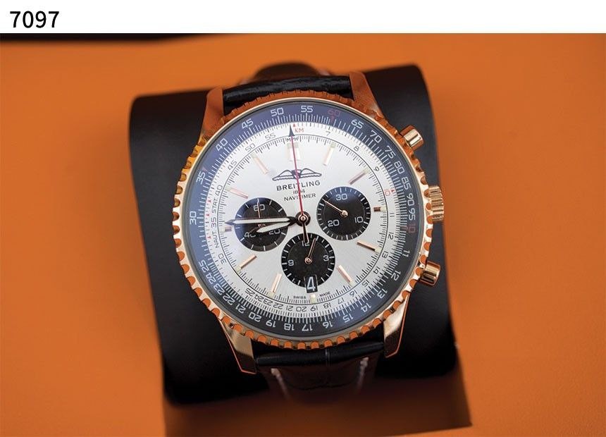 ,#브라이틀링 [Breitling] 수입고급 네비타이머 B01 크로노그래프 46 신상입고💢 