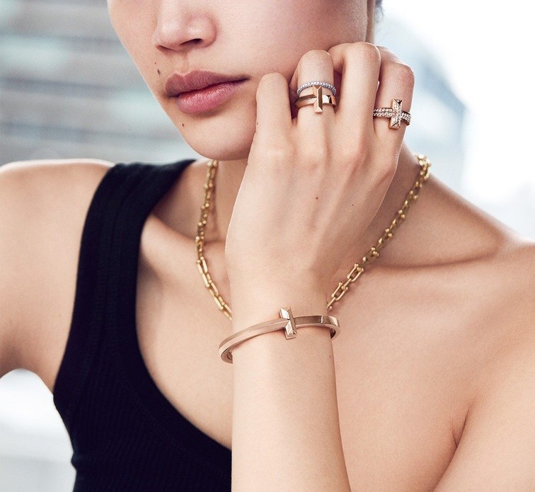 티파니 T1 와이드 힌지드 뱅글 팔찌