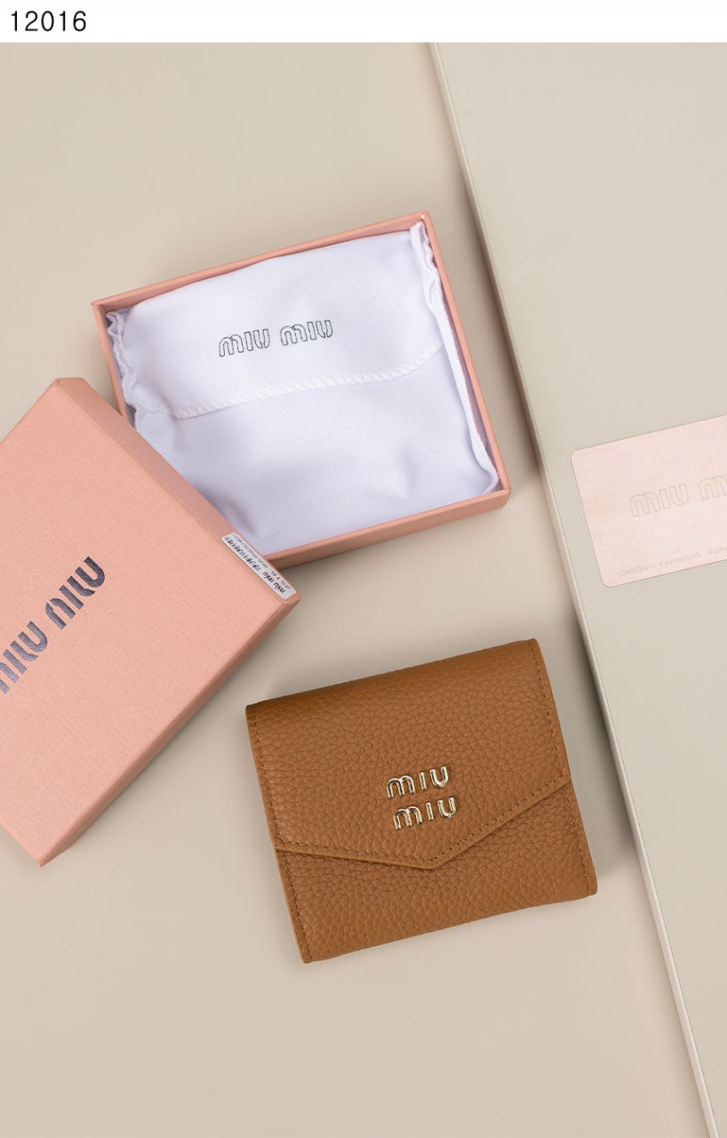 #미우미우 [MIU MIU] 수입프리미엄급 미우미우 가죽 반지갑 신상 입고💢 