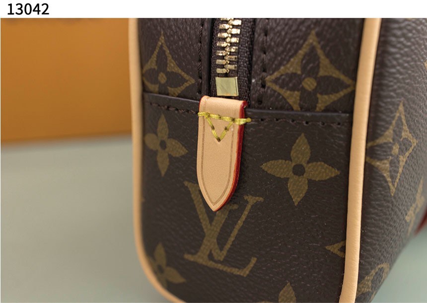 루이비통 [Louis Vuitton] 행 온  모노그램 핸드백 신상입고 view 10