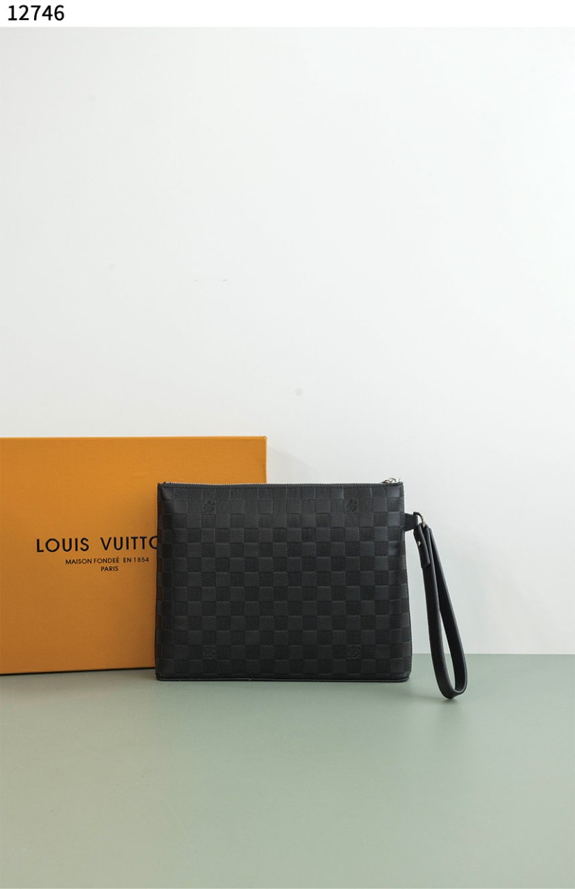 루이비통 [Louis Vuitton] 테이크오프 파우치 블랙 신상입고