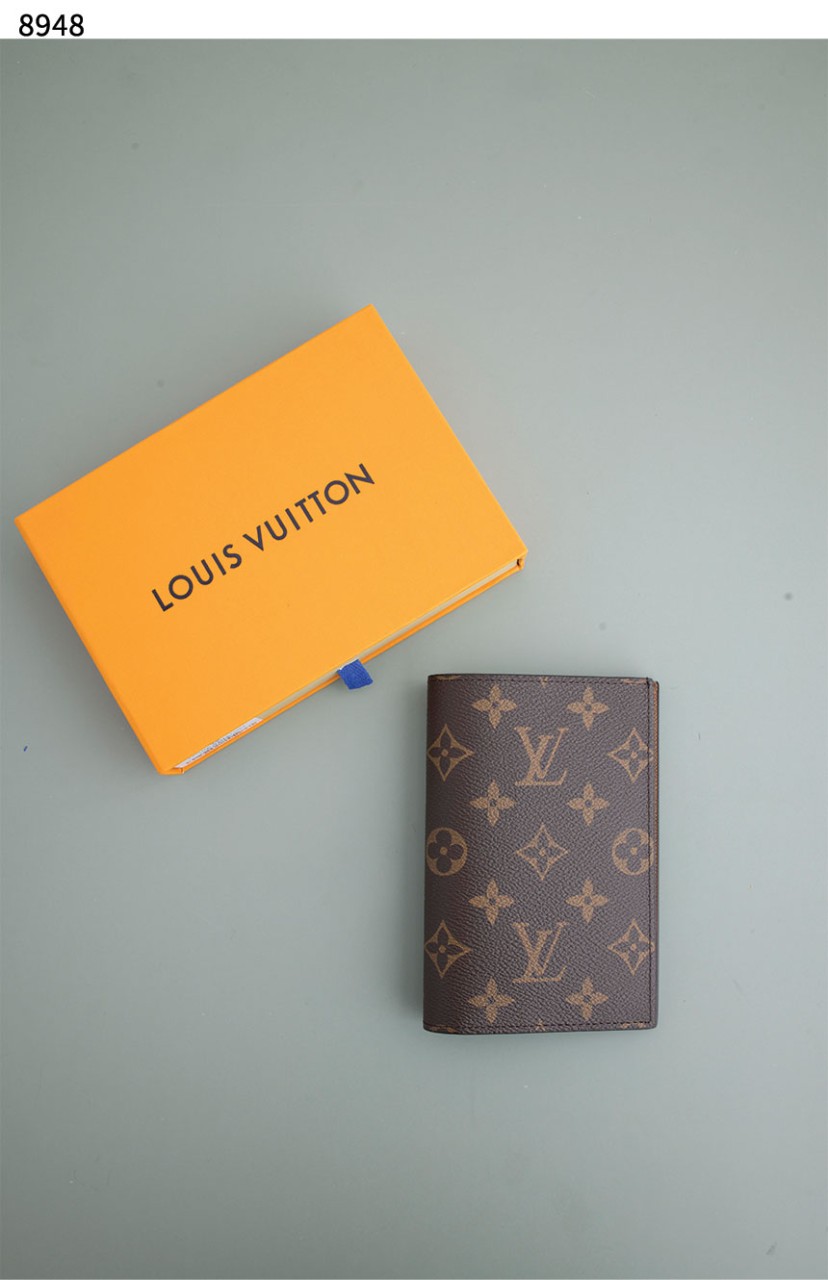 #루이비통 [LOUIS VUITTON] LV 모노그램 패스포트 커버 신상 입고💢 