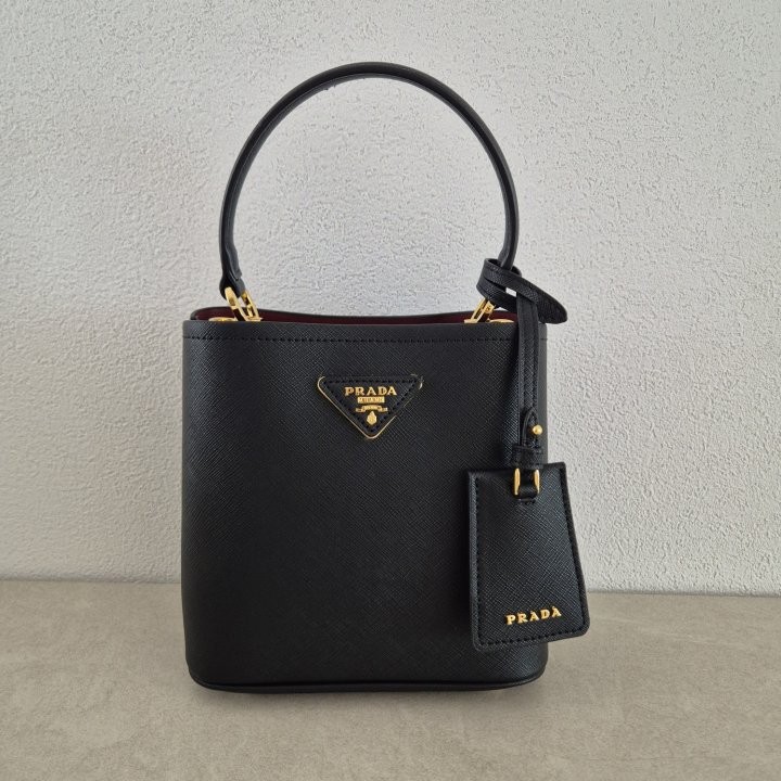 프라다 두블레 파니에 사피아노 미니 버킷백 
