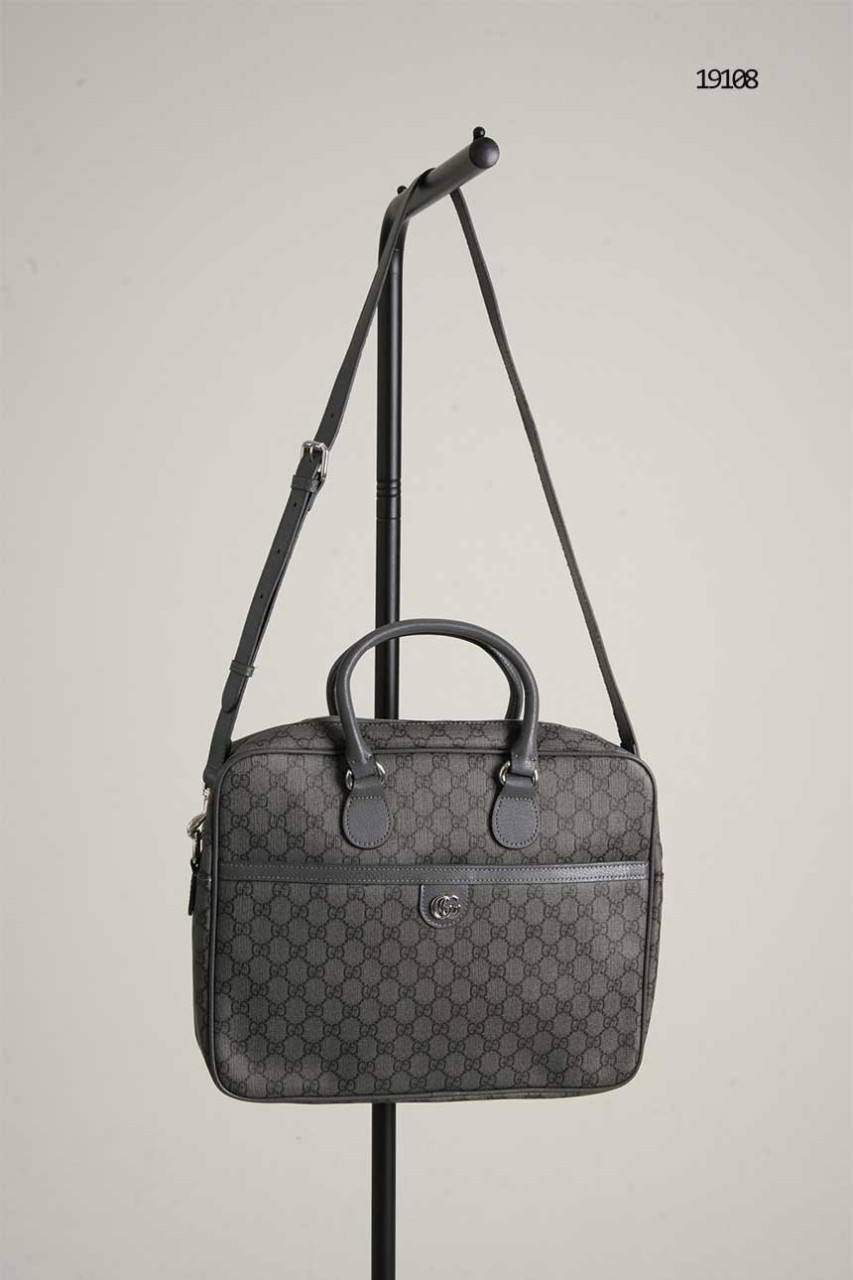 구찌 GG슈프림 레더 트리밍 서류가방