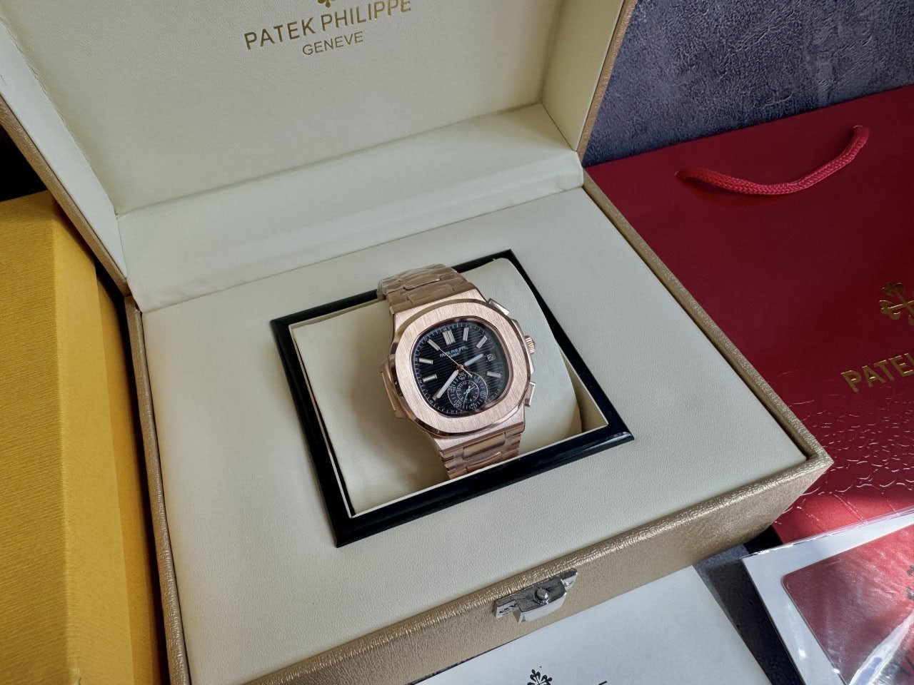 파텍필립 노틸러스 로즈골드 40mm 한정판