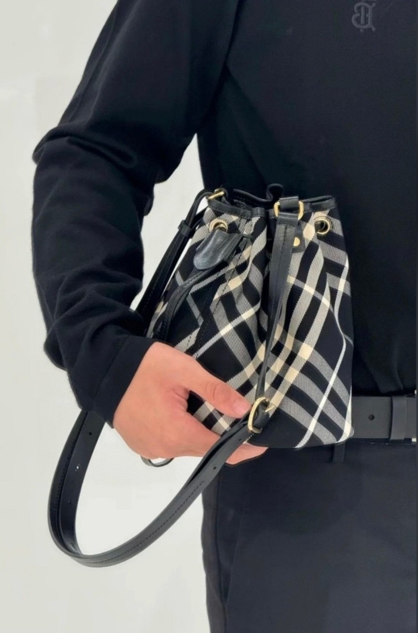 버버리 체크 버킷 미니 숄더백.해외수입