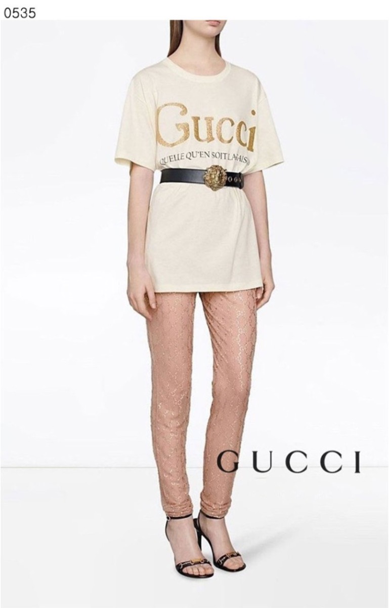 구찌 [GUCCI] 수입프리미엄급 구찌 골드 레터링 로고 남여공용 반팔 티셔츠 view 4