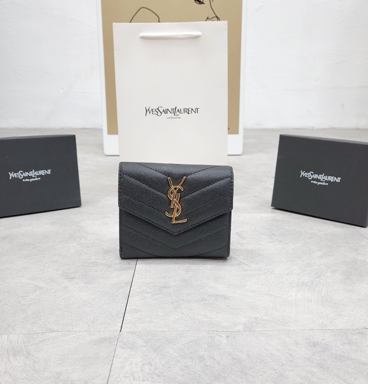 입생로랑 앤밸롭 3단반지갑 금장,은장(캐비어)