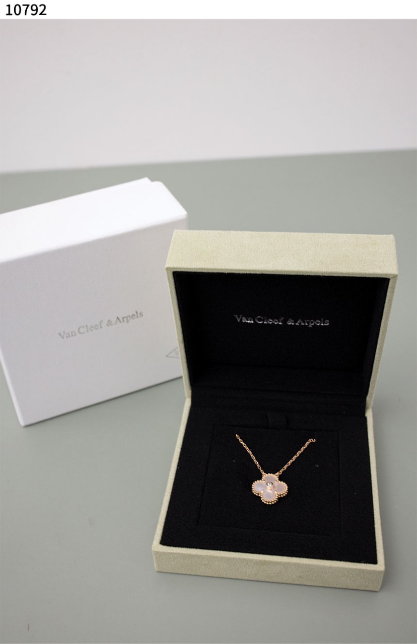 #반클리프 아펠 [Van Cleef & Arpels] 반클리프 아펠 홀리데이 빈티지 알함브라 목걸이 신상입고💢