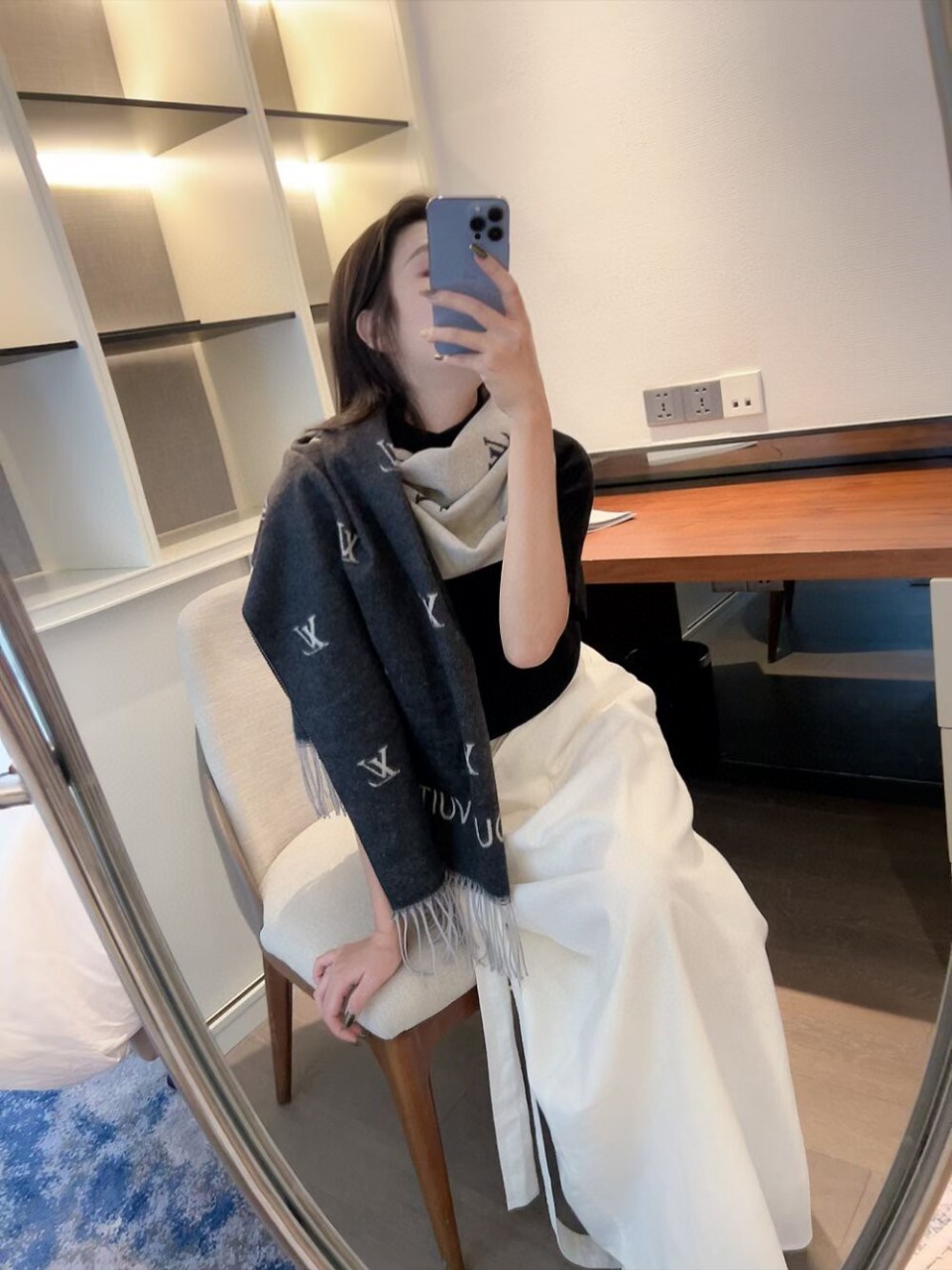 루이비통 멀티로고 캐시 머플러