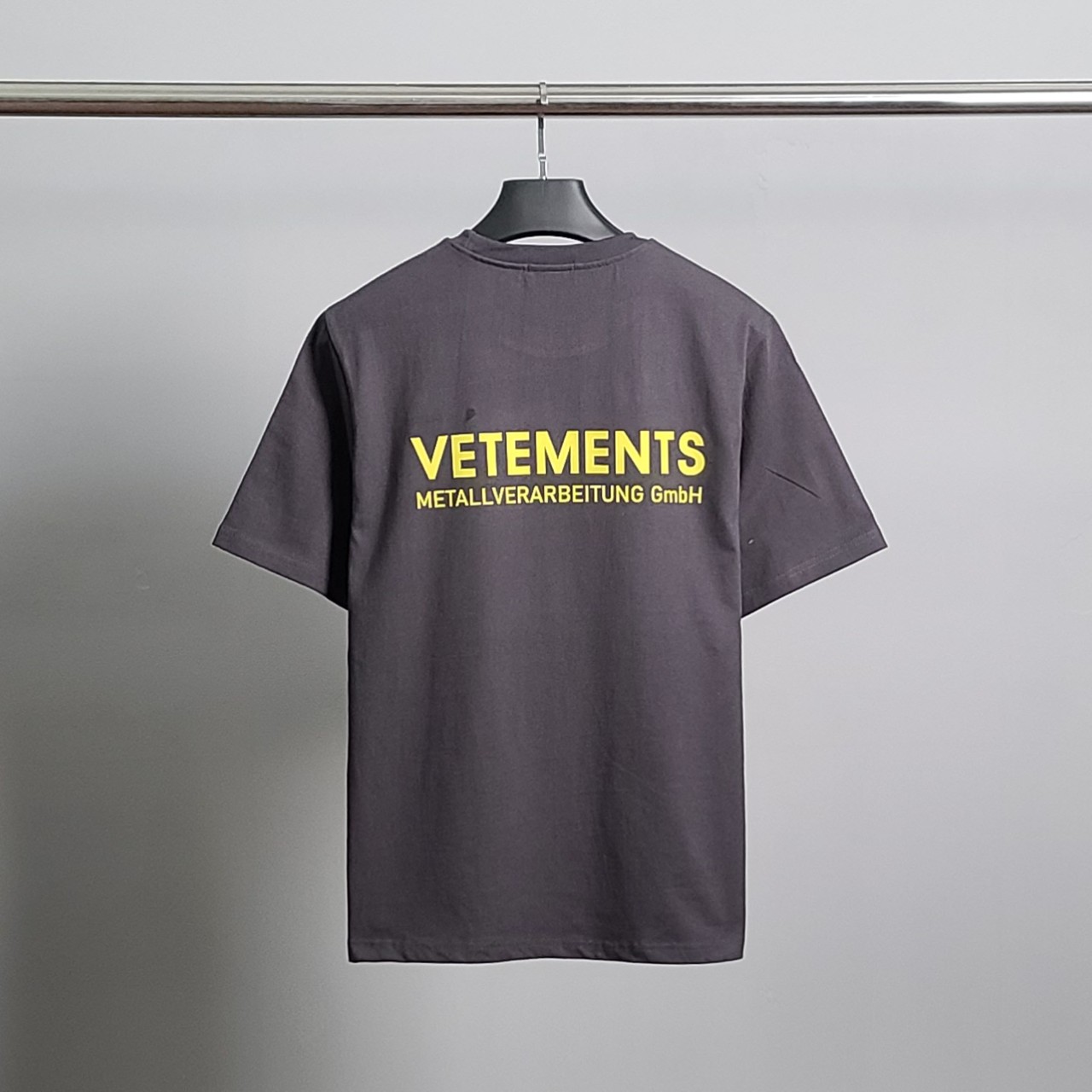 보테가 메탈로고 코튼 반팔티 view 4