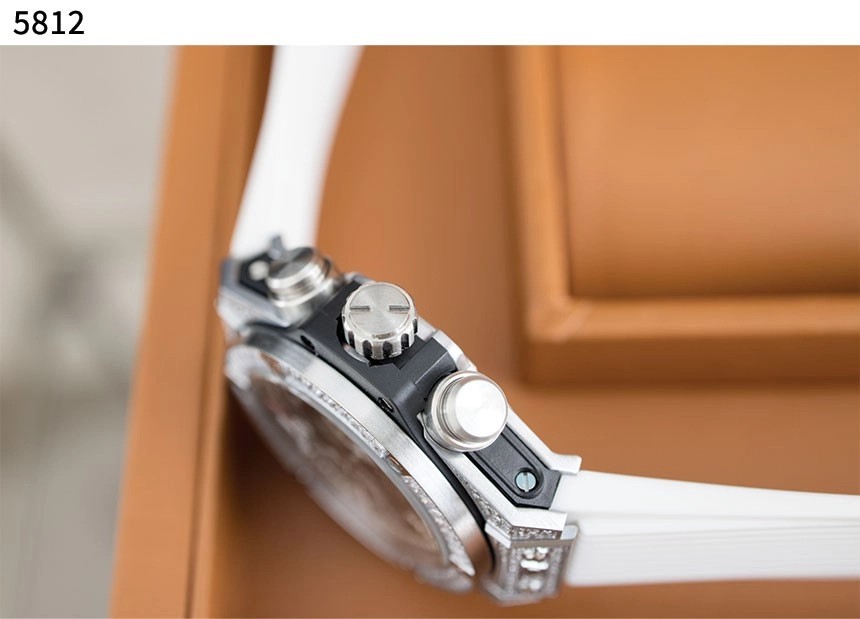 위블로 [HUBLOT] BIG BANG UNICO TITANIUM WHITE PAVÉ 신상 view 4