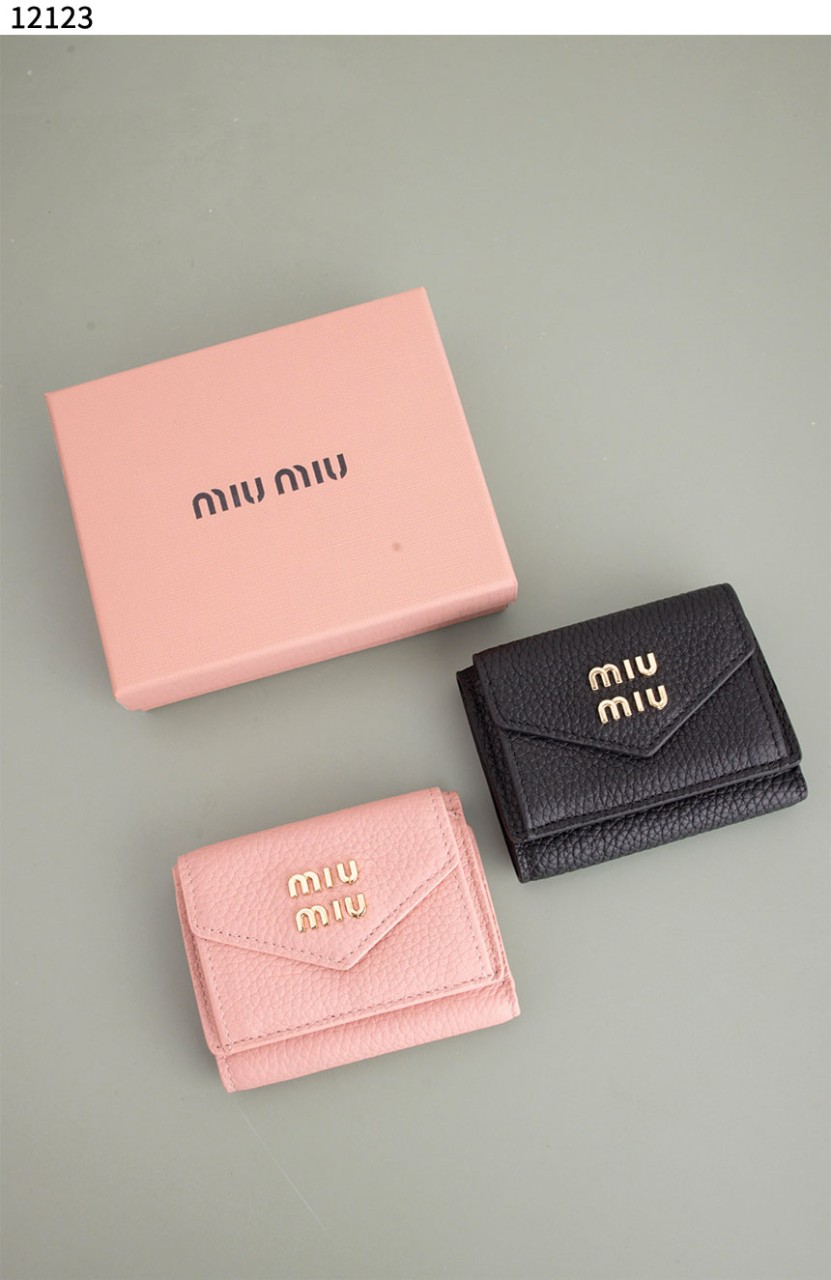 #미우미우 [MIU MIU] 가죽 반지갑 신상