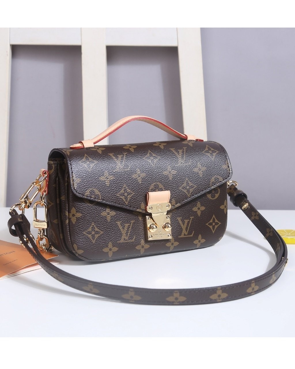 #루이비통 포쉐트 메티스 EW