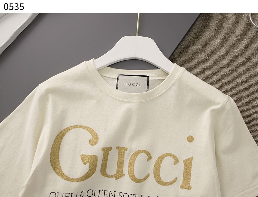 구찌 [GUCCI] 수입프리미엄급 구찌 골드 레터링 로고 남여공용 반팔 티셔츠 view 7