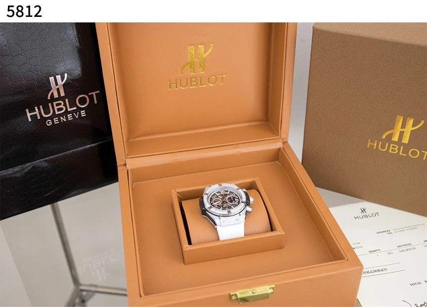위블로 [HUBLOT] BIG BANG UNICO TITANIUM WHITE PAVÉ 신상 view 3