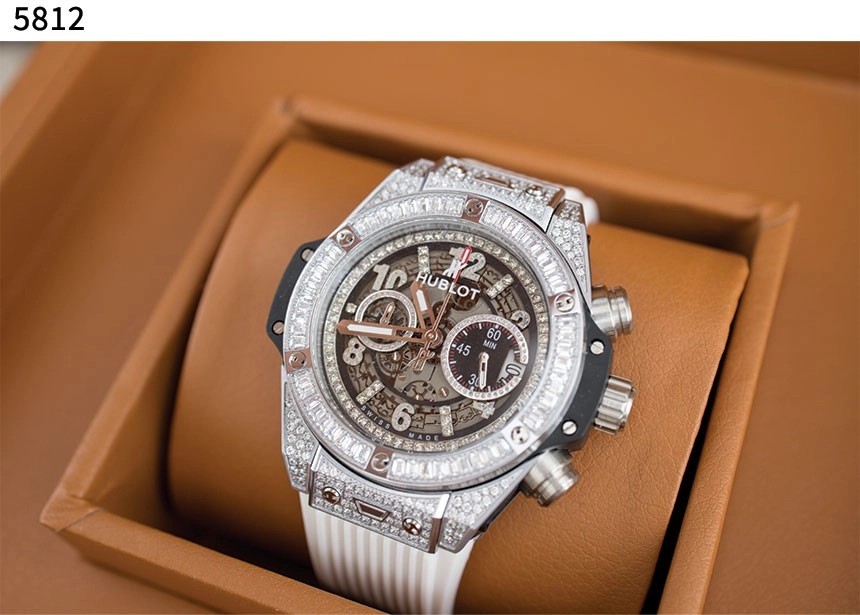 위블로 [HUBLOT] BIG BANG UNICO TITANIUM WHITE PAVÉ 신상