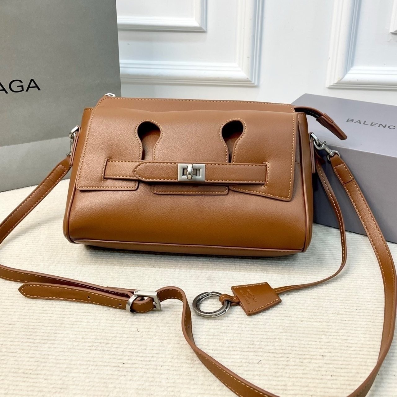 #발렌시아가 벨에어 메신저