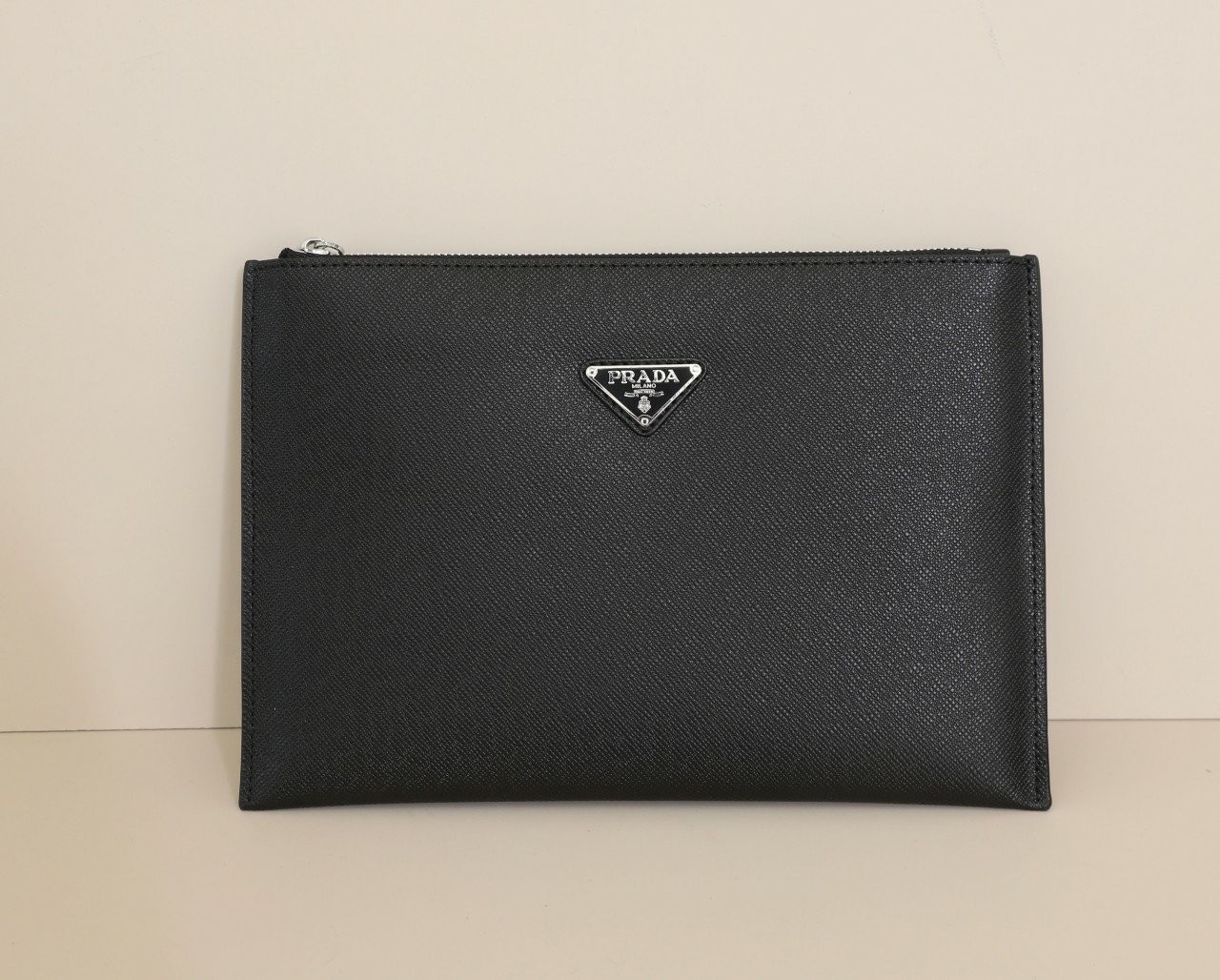 프라다   Prada 수입고급 남성 사피아노 클러치 입고💢 