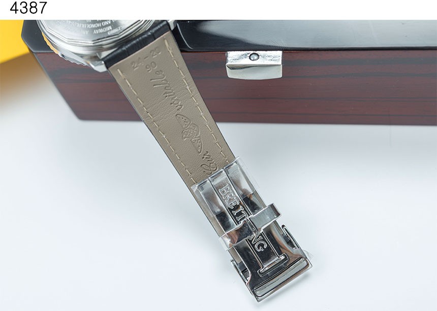 #브라이틀링 [Breitling] 수입고급 네비타이머 B01 크로노그래프 신상입고💢  view 7