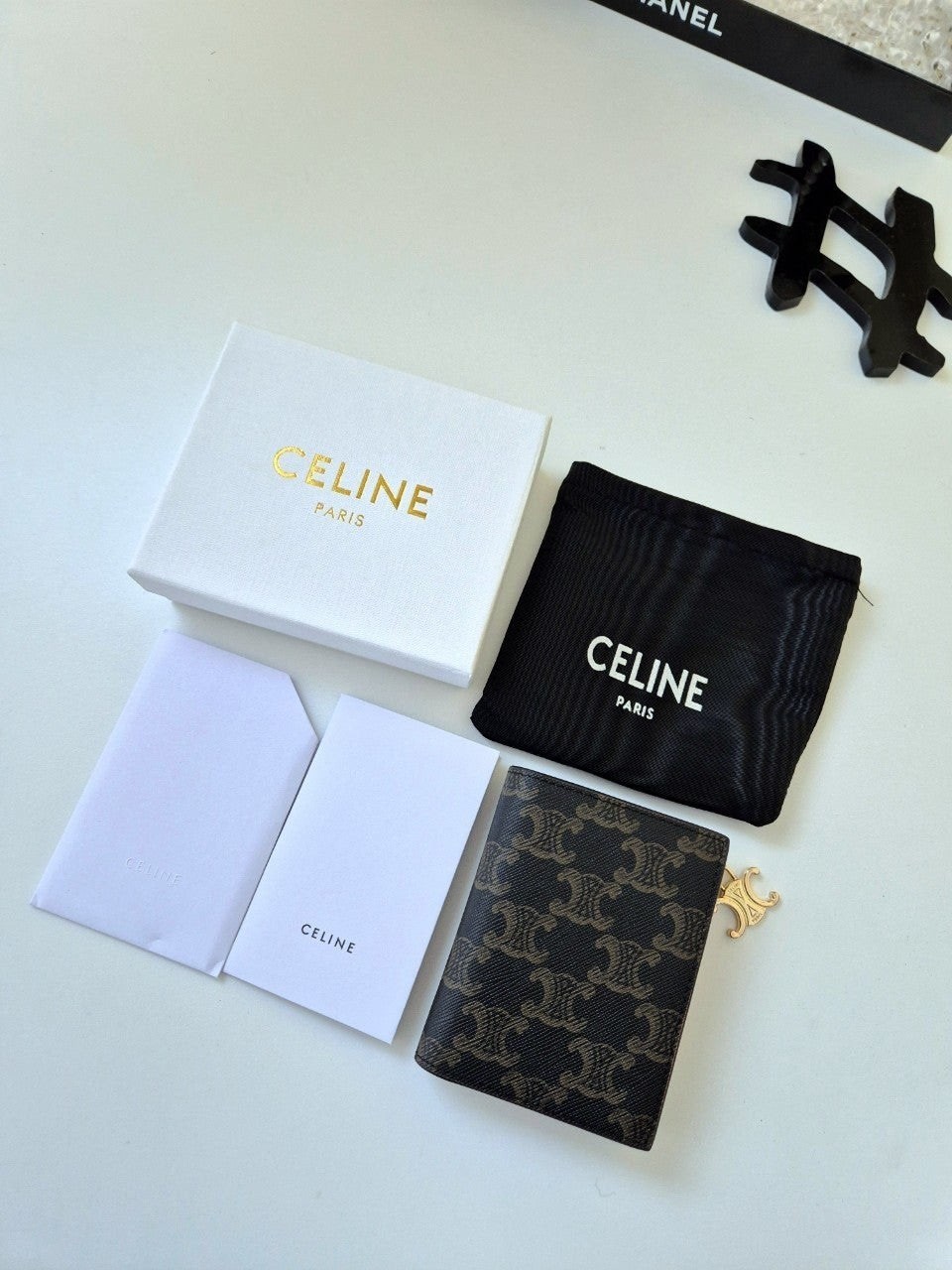 셀린느 트리옹프 컴펙트 참 카드지갑