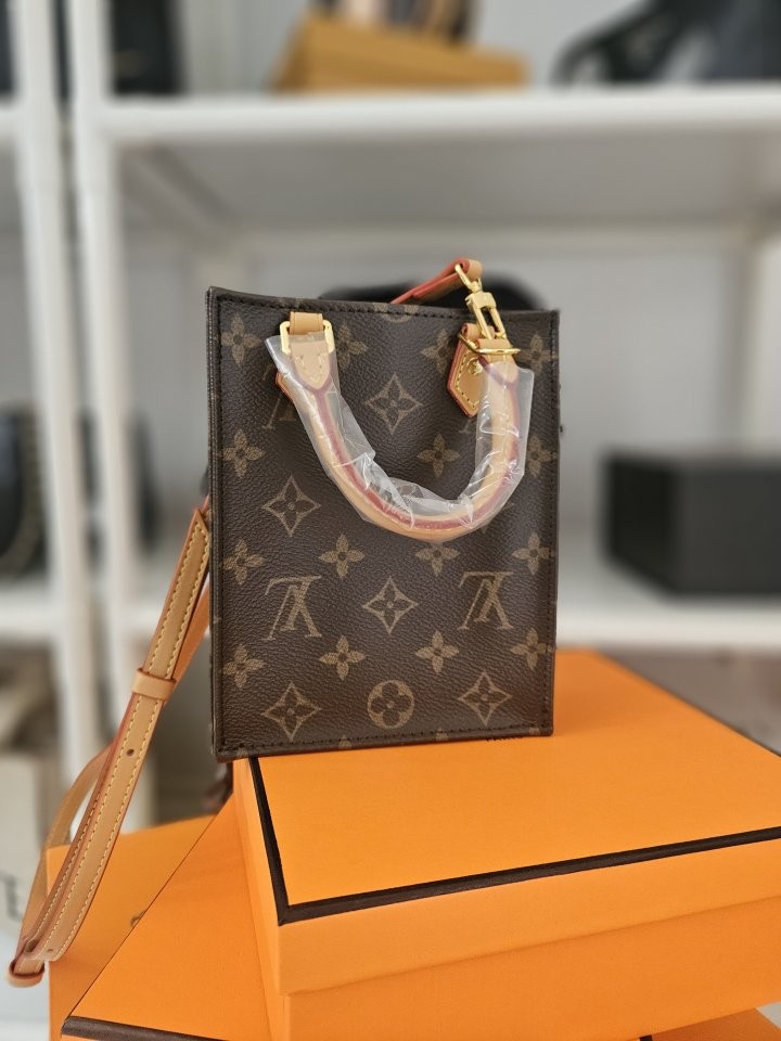 루이비통 쁘띠 삭플라 모노그램