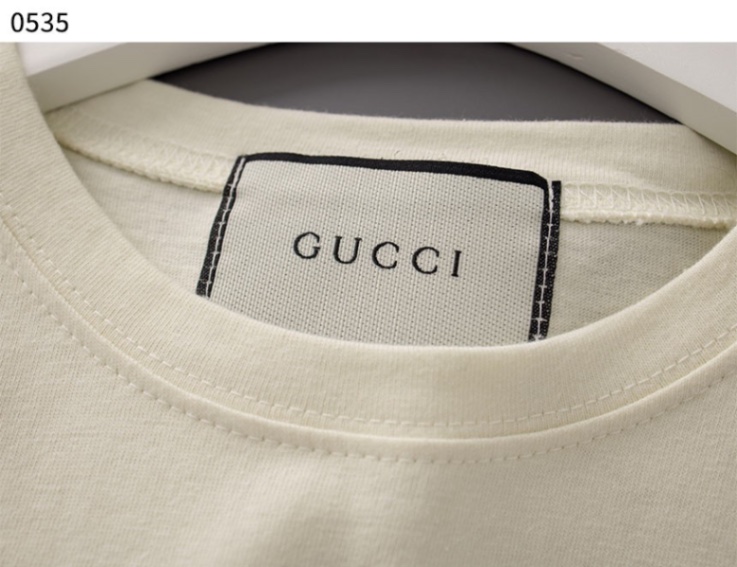 구찌 [GUCCI] 수입프리미엄급 구찌 골드 레터링 로고 남여공용 반팔 티셔츠 view 8