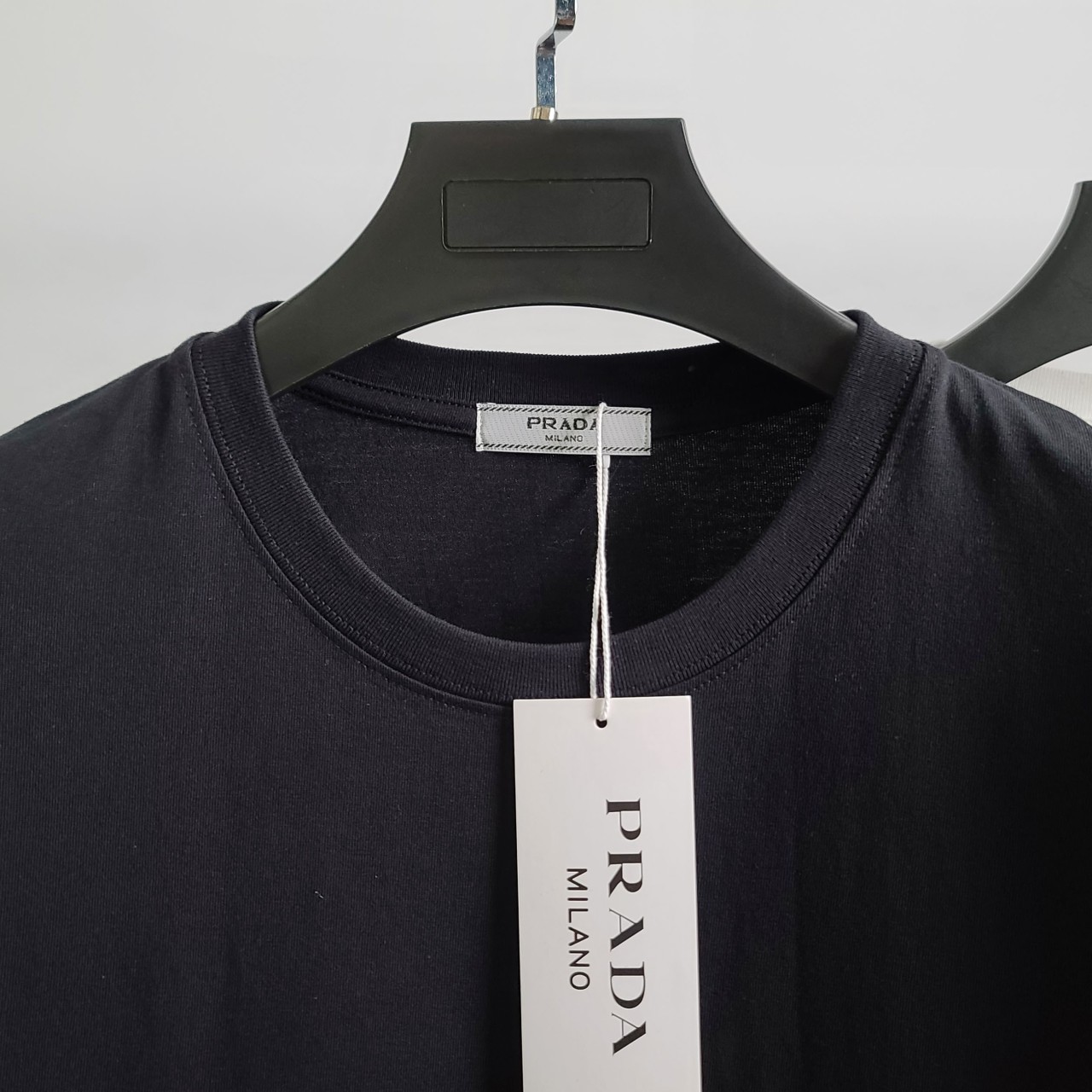 프라다 로고레터링 코튼 반팔티 view 4