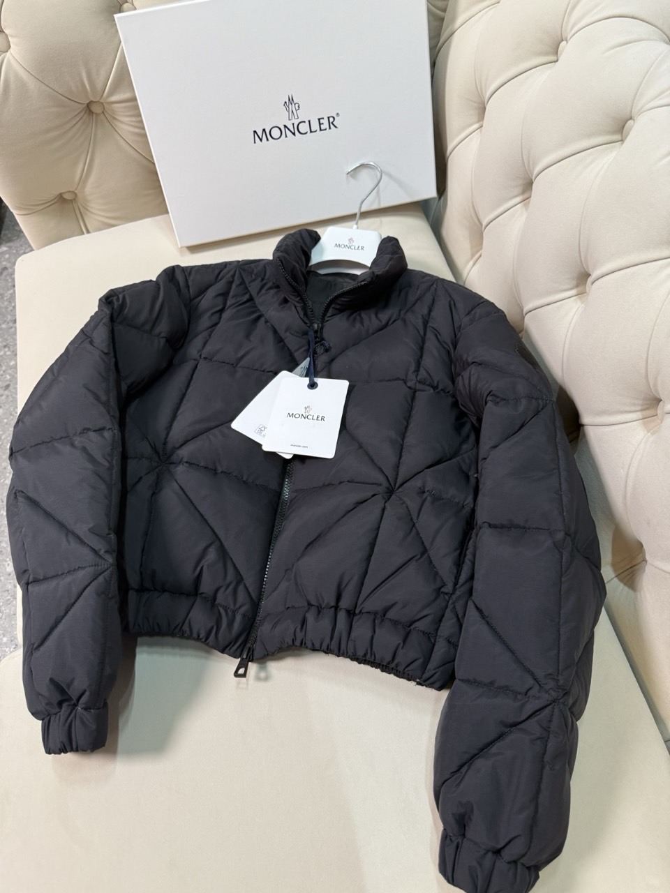 몽클레* 25년  여성숏구스패딩