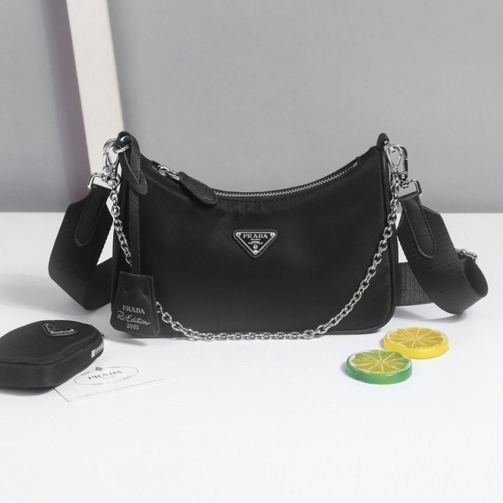 #프라다 테수토 체인 스트랩 숄더백
