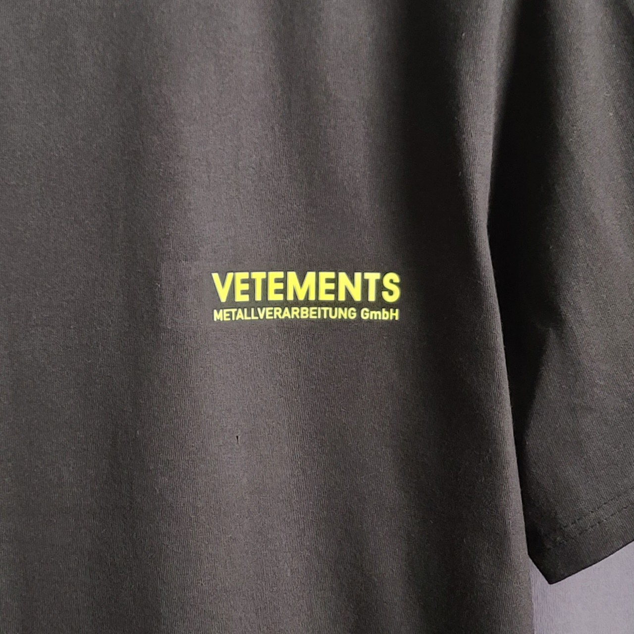 보테가 메탈로고 코튼 반팔티 view 10