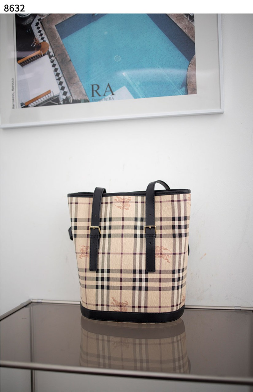 #버버리 [BURBERRY] 버버리 빈티지 체크 토트백 신상입고💢 