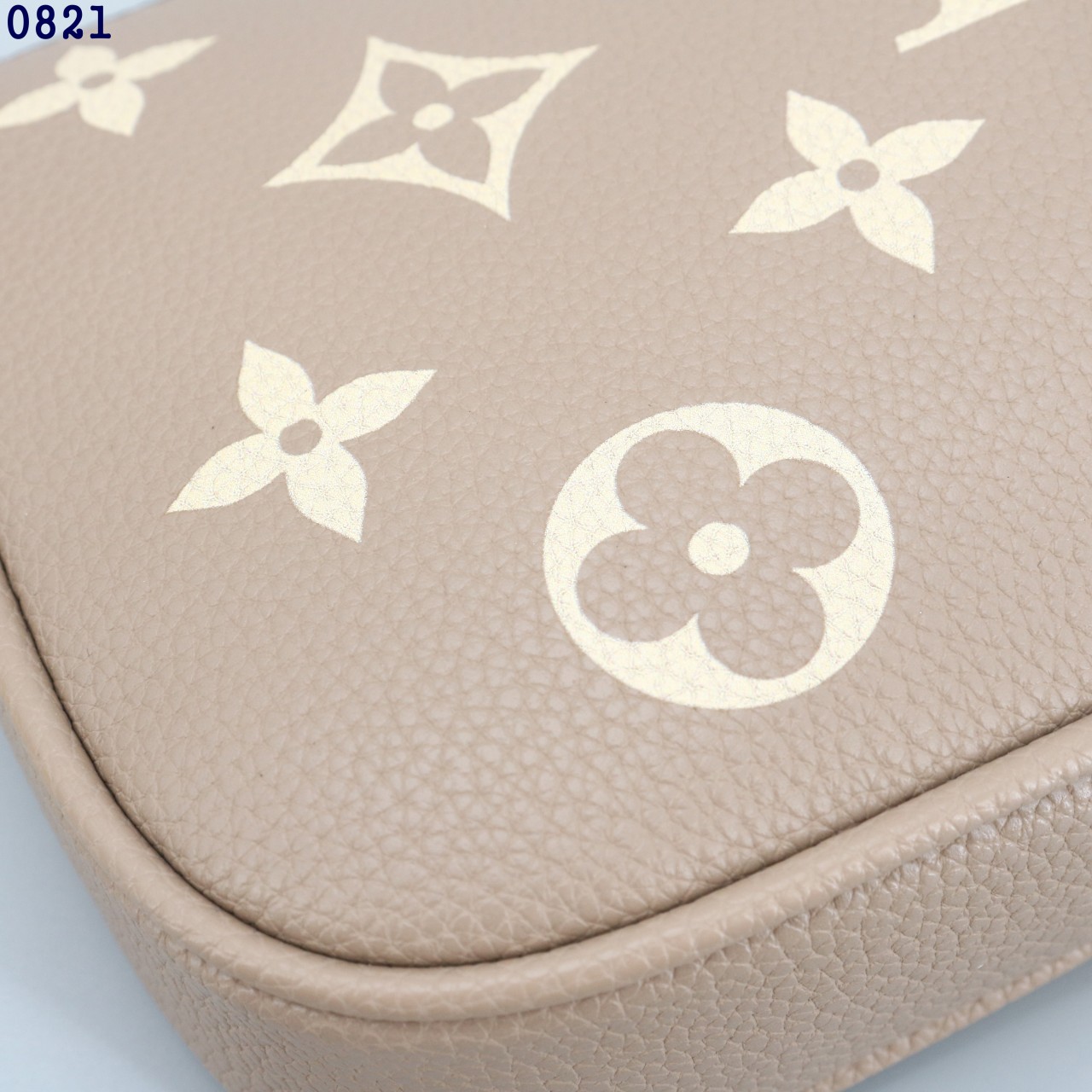 루이비통 미니 포쉐트 숄더백 베이지 view 9