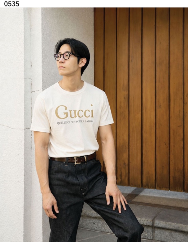 구찌 [GUCCI] 수입프리미엄급 구찌 골드 레터링 로고 남여공용 반팔 티셔츠