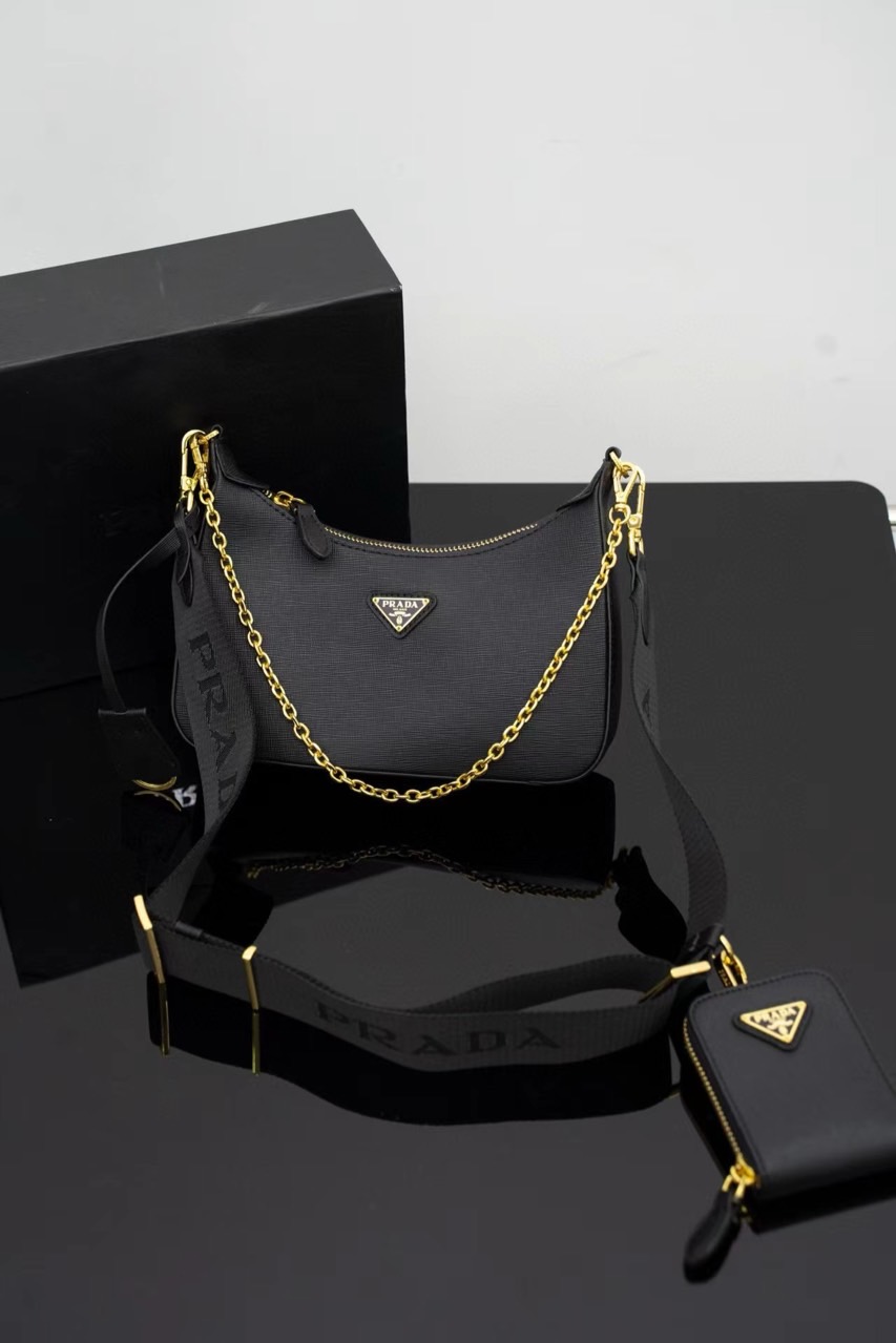 프라다  사피이노 테수토 금장