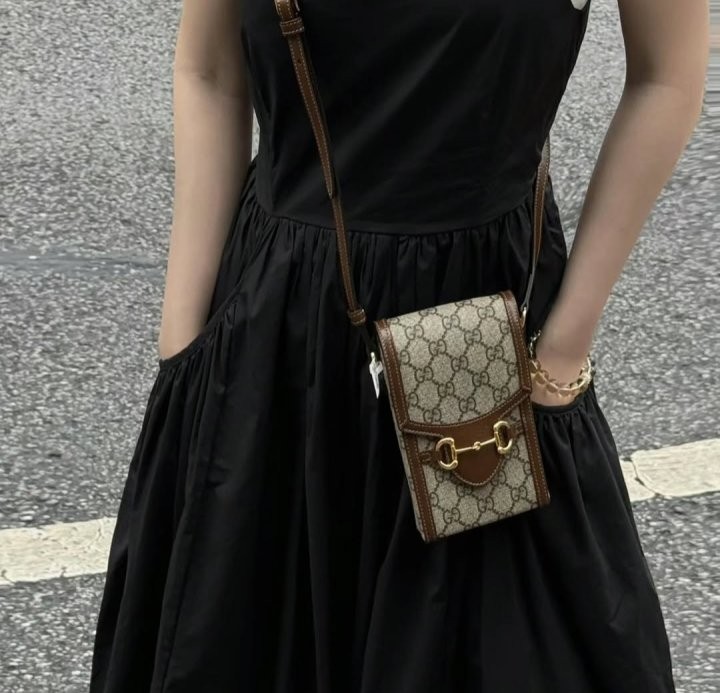 구찌 홀스빗 미니 폰 홀더백 브라운