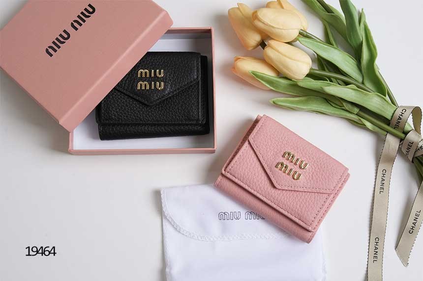 MIUMIU] 미우미우 금장로고 레더 카드 반지갑