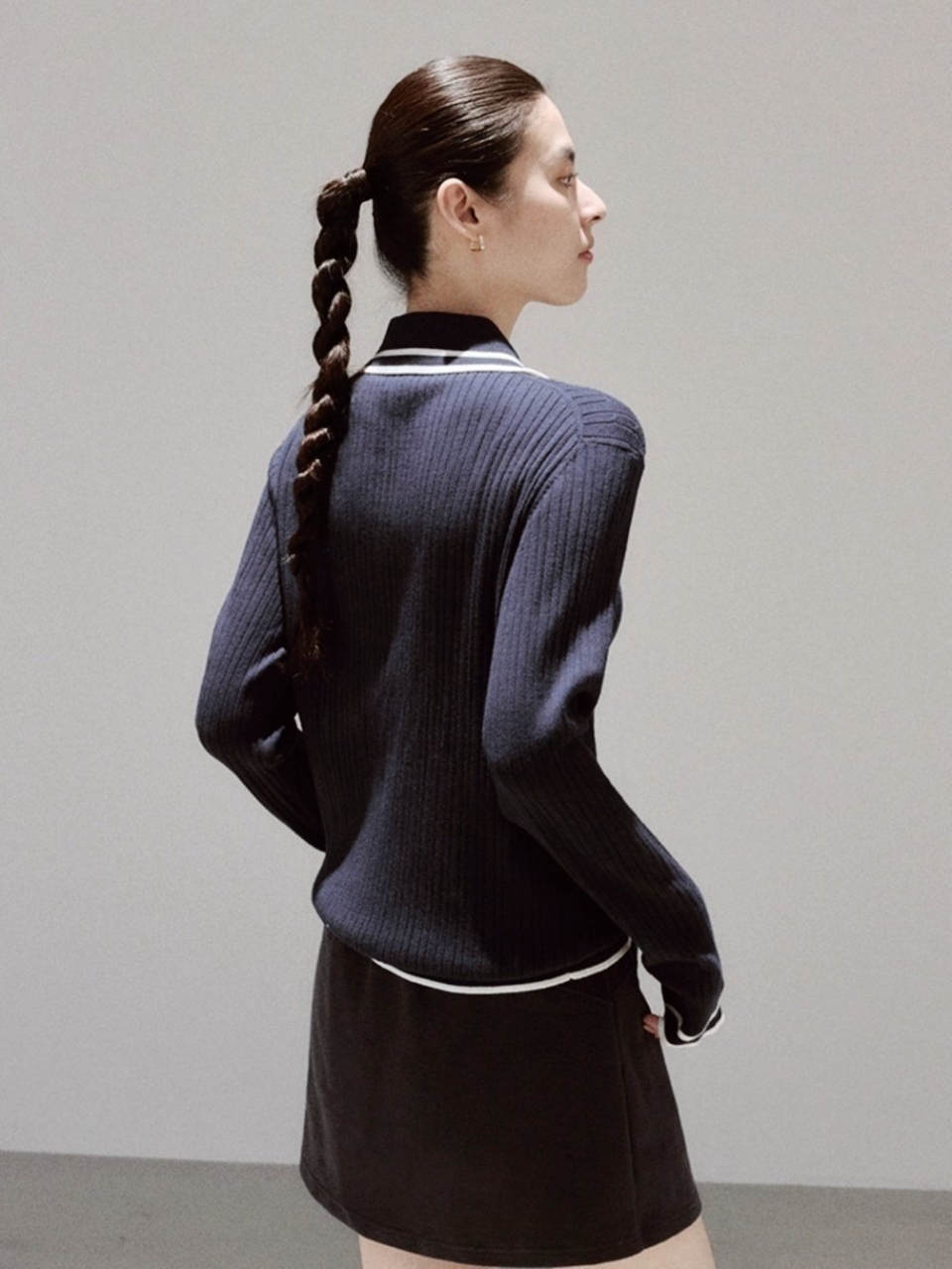 로에베 심라인 포인트 니트 카라 view 7