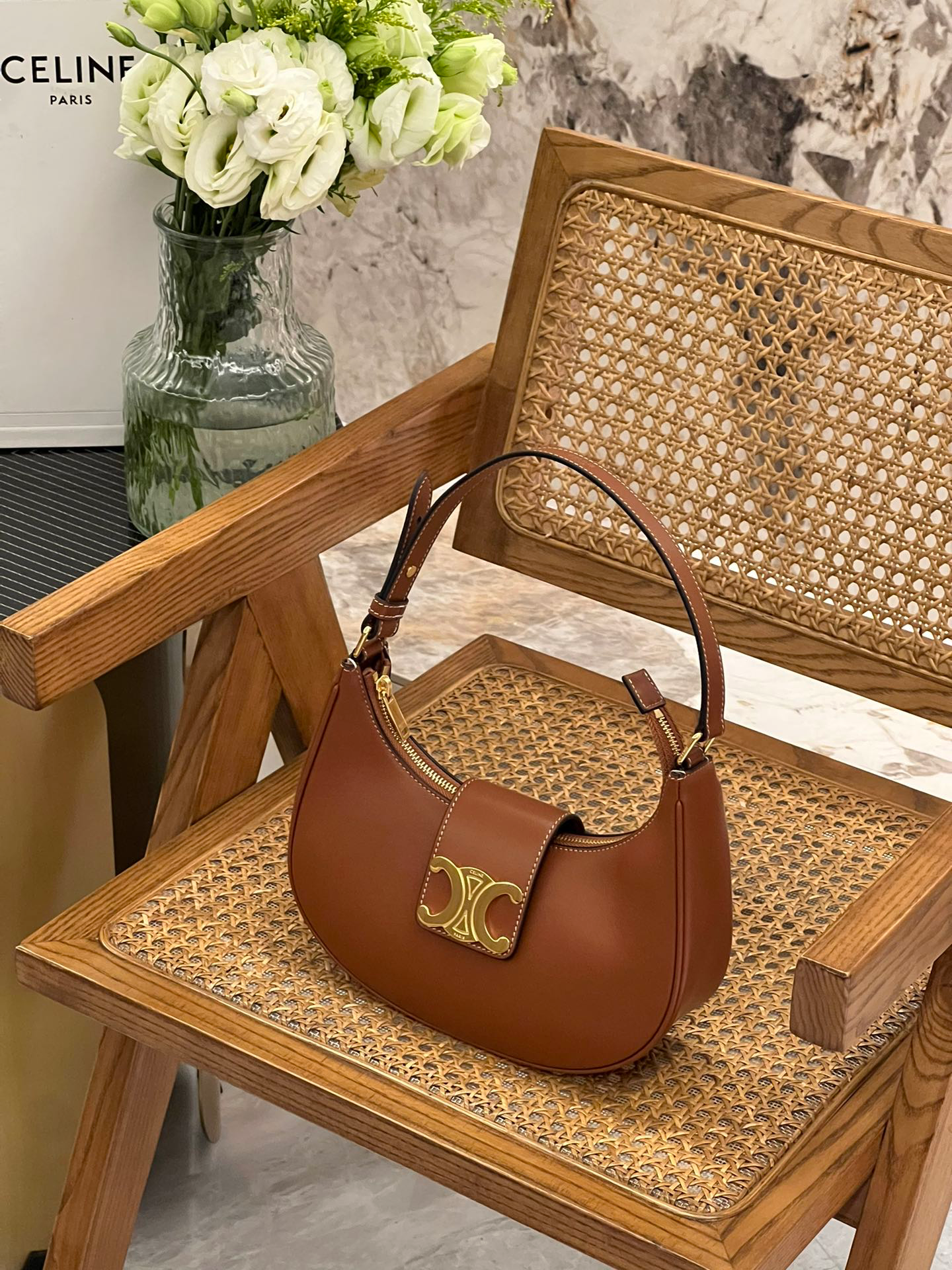 최상급)셀린느 미디엄 아바 트리옹프백