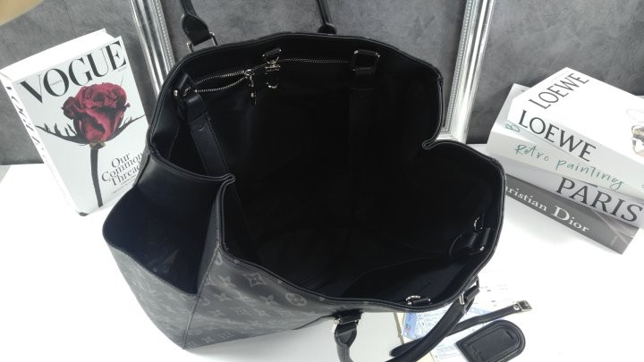 루이비통 M46451 삭 플라 24H view 12