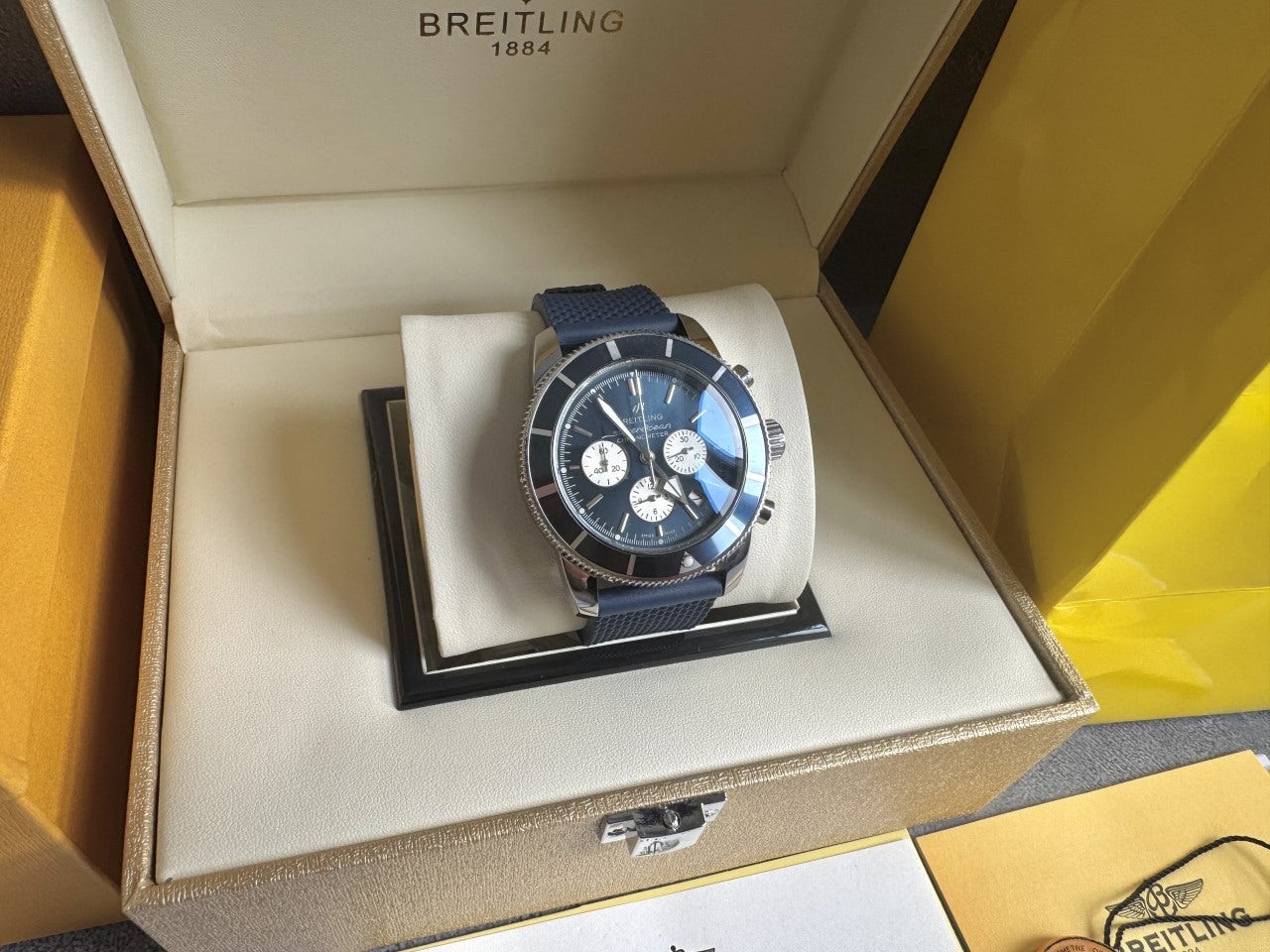 브라이틀링 슈퍼오션 헤리티지 B01 크로노그래프 44mm