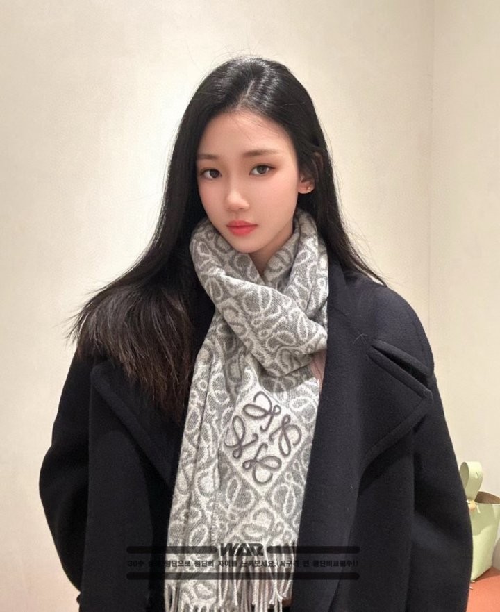 LOWEW] 사각 패턴 로고 그레이 머플러