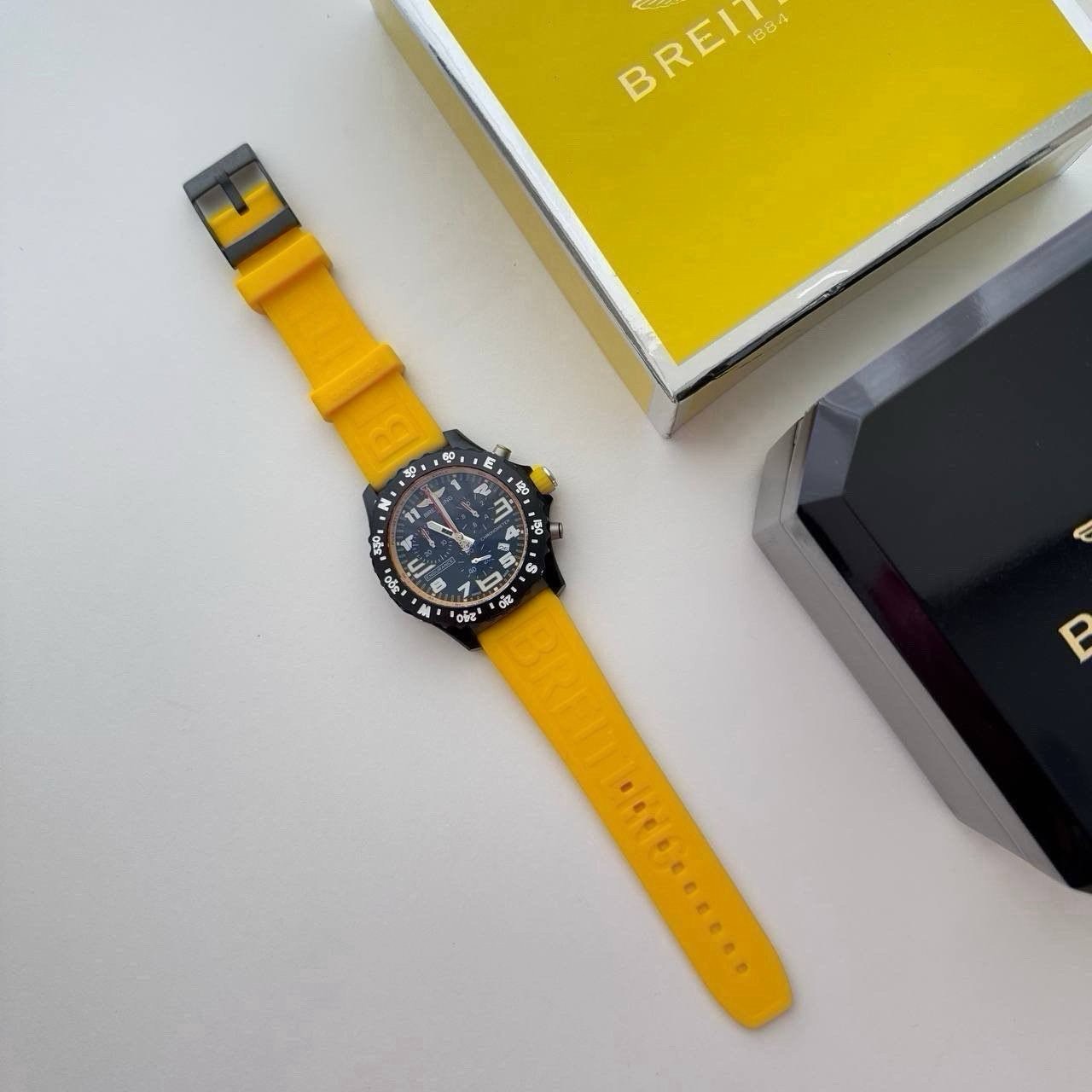 브라이틀링 인듀어런스 프로 크로노그래프 시계