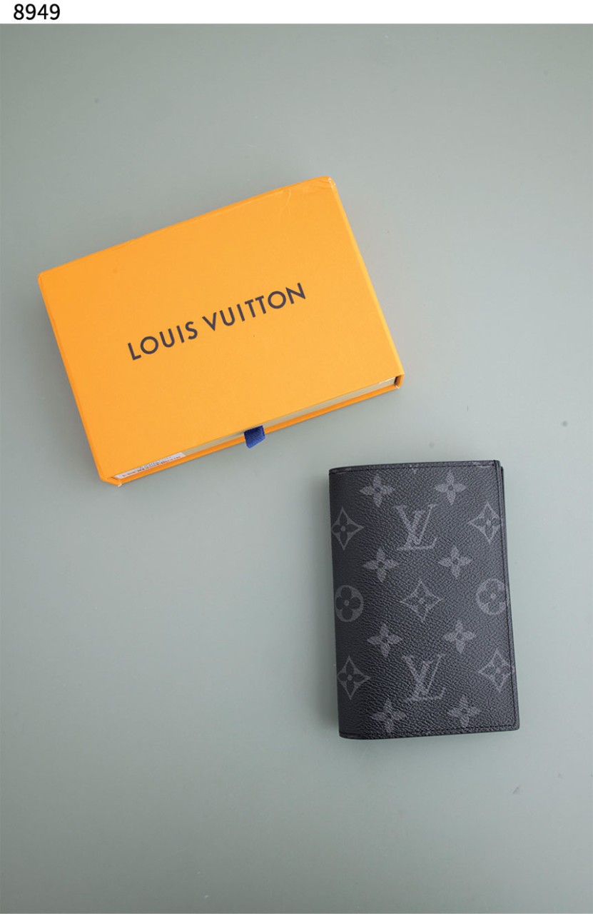 #루이비통 [LOUIS VUITTON] 루이비통 모노그램 이클립스 패스포트 커버 신상 입고💢