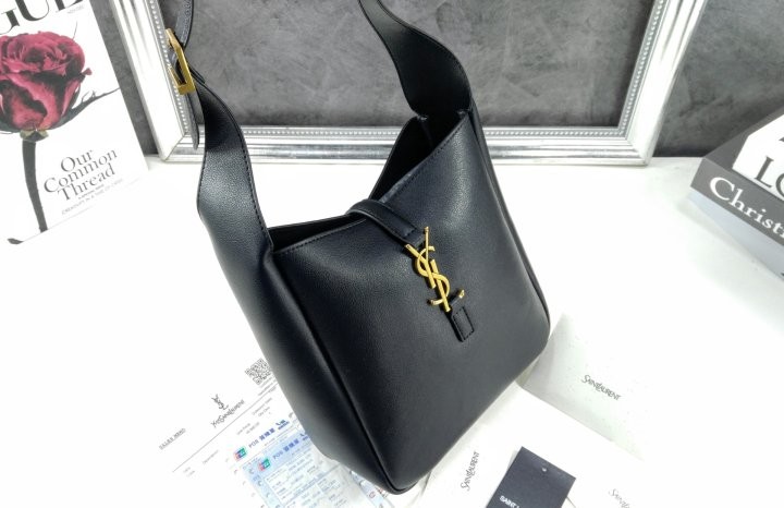 입생로랑 아이코닉 5 À 7 view 10