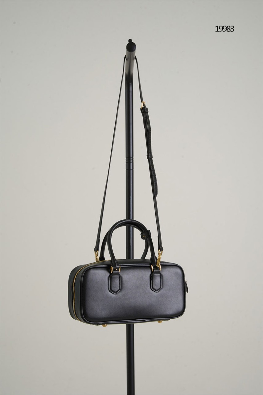 미우미우 아르카디 가죽 토트백