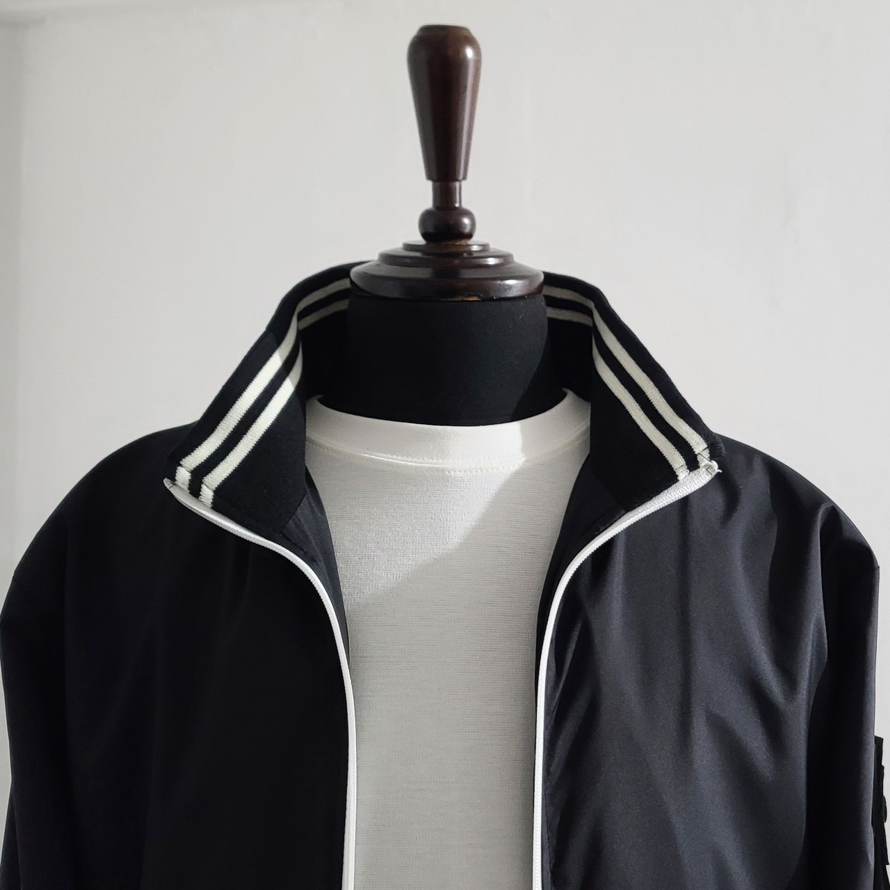 스톤 로고패치 라인 자켓 view 3