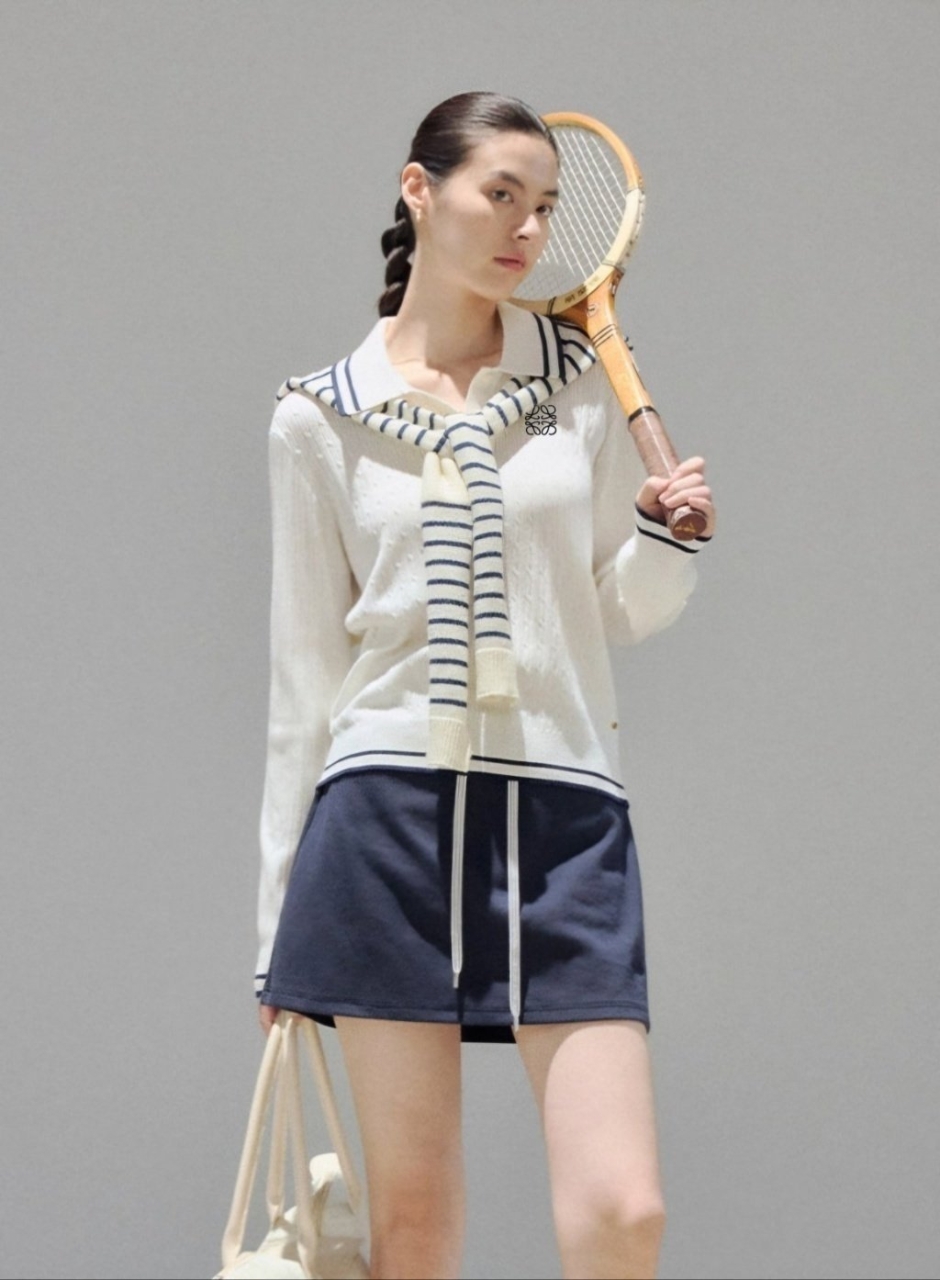 로에베 심라인 포인트 니트 카라