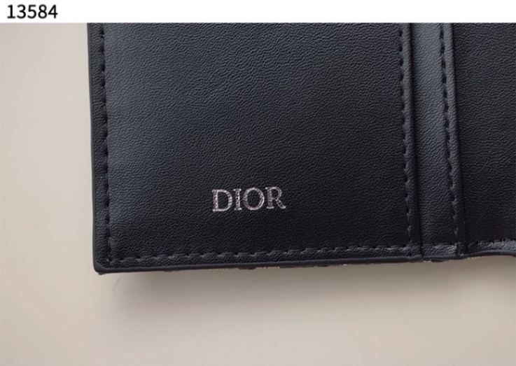 디올 [Christian Dior] 2단 롱 장지갑 신상입고 view 8